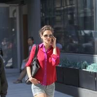 Katie Holmes chats on her cellphone whilst walking | Picture 73265